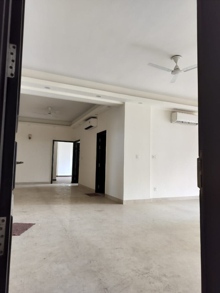 Room, wave-amore 4 Bedroom 3177 Sq.Ft. Apartment In Sector 32 Noida 9058408