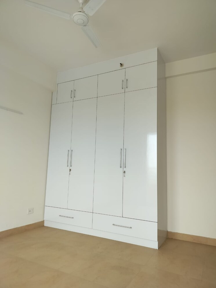 Room, wave-amore 4 Bedroom 3177 Sq.Ft. Apartment In Sector 32 Noida 9058408