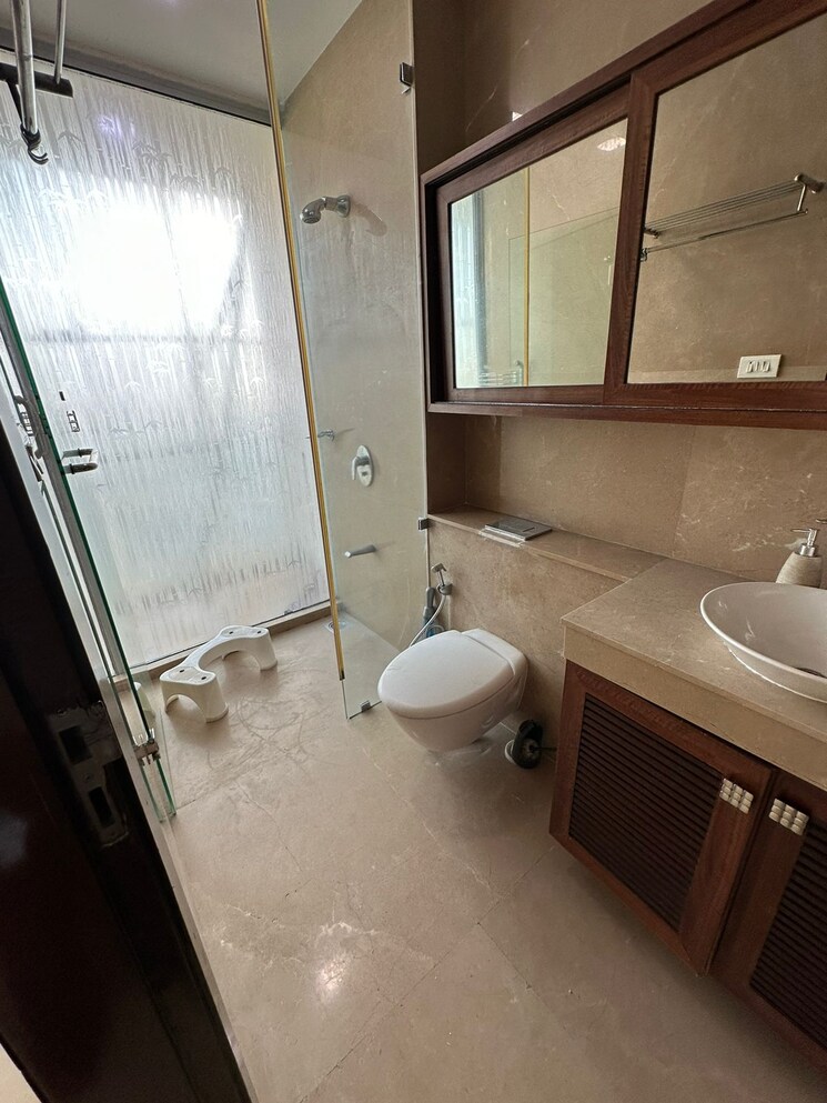 Bathroom, oberoi-realty-splendor 2.5 Bedroom 1330 Sq.Ft. Apartment In Andheri East Mumbai 9058403