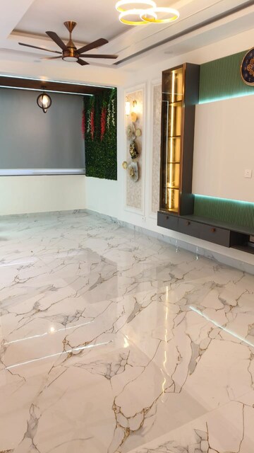Room in 3 BHK Apartment at Bancourt Apartment, Sector 43 – for Sale