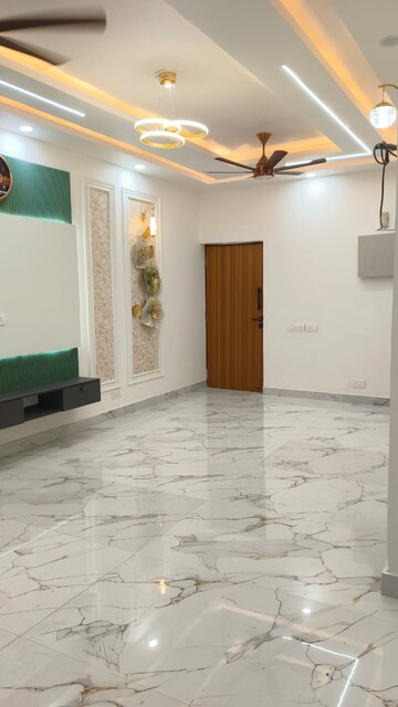 Room in 3 BHK Apartment at Bancourt Apartment, Sector 43 – for Sale