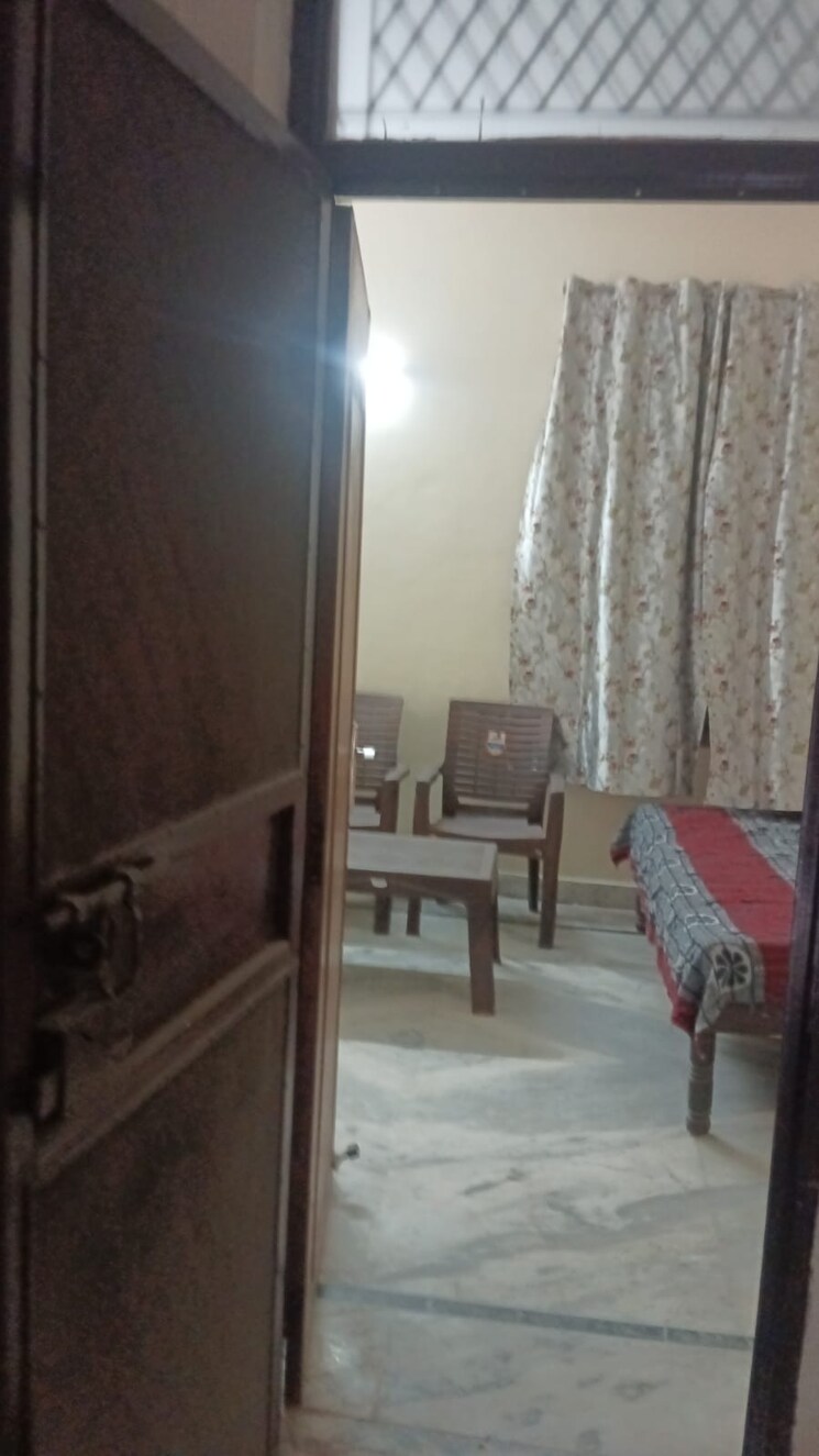 Living Room, chattarpur 1 Bedroom 55 Sq.Yd. Builder Floor In Chattarpur Delhi 9058498