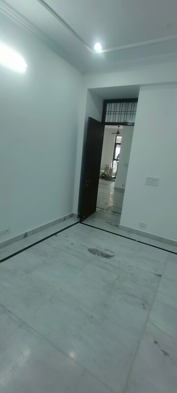 Room in 2 BHK Villa at Gomti Nagar – for Rent