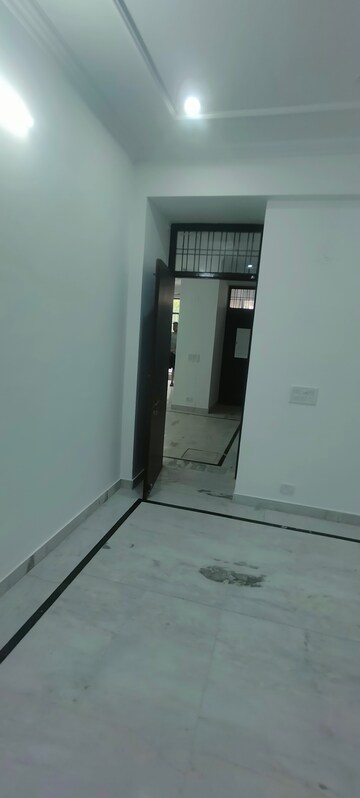 Building Lobby in 2 BHK Villa at Gomti Nagar – for Rent