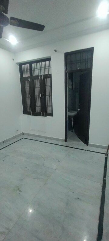 Room in 2 BHK Villa at Gomti Nagar – for Rent