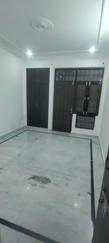 Room in 2 BHK Villa at Gomti Nagar – for Rent