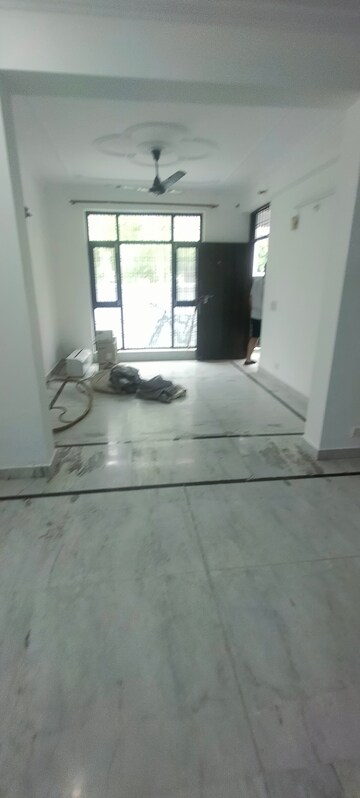 Room in 2 BHK Villa at Gomti Nagar – for Rent