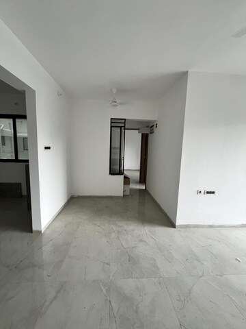 Room in 3 BHK Apartment at Unique Youtopia, Kharadi – for Rent