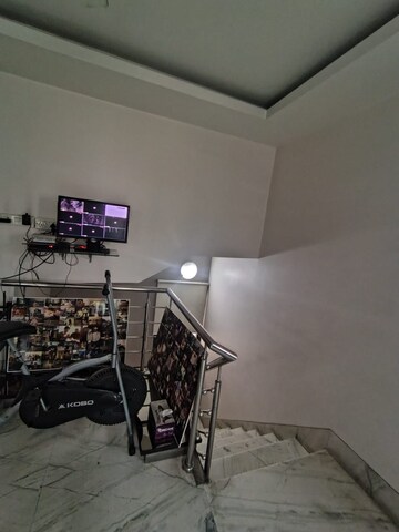 Parking in 3.5 BHK Builder Floor at Saket – for Rent