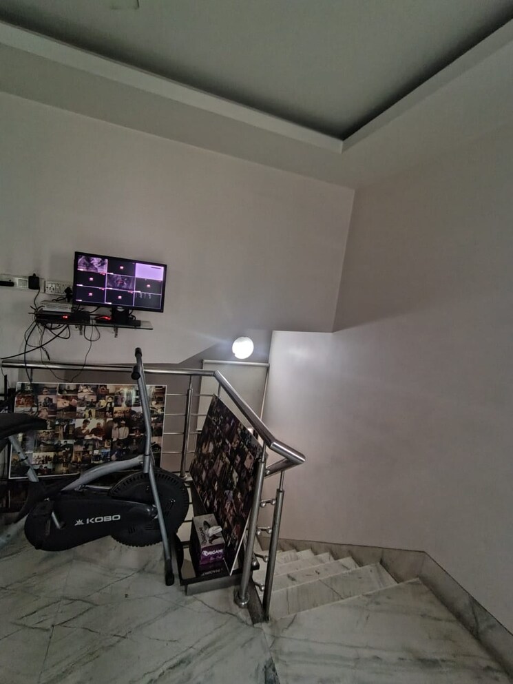  Parking, saket 3.5 Bedroom 2900 Sq.Ft. Builder Floor In Saket Delhi 9058539