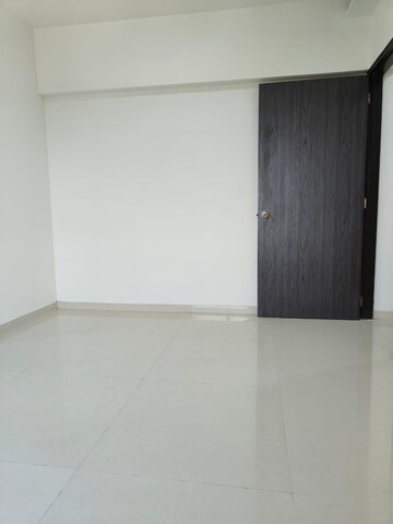 Room in 2 BHK Apartment at Lotus Unity, Versova – for Rent