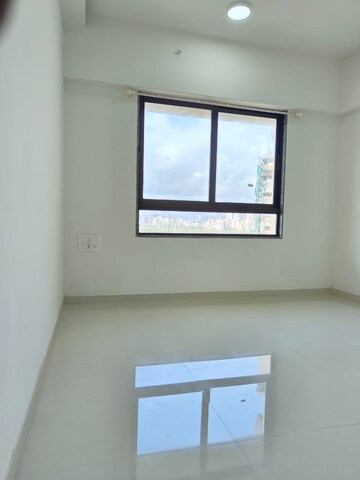 Room in 2 BHK Apartment at Lotus Unity, Versova – for Rent