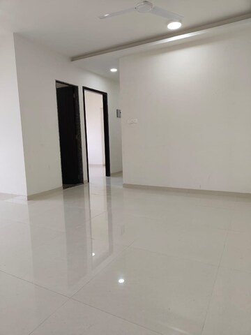 Room in 2 BHK Apartment at Lotus Unity, Versova – for Rent