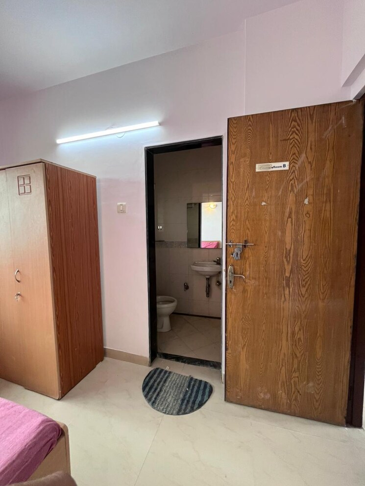 Room, seawoods Pg For Boys & Girls In Seawoods 9058561