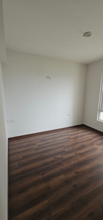 Room in 3 BHK Apartment at Hero Homes Gurgaon, Sector 104 – for Rent