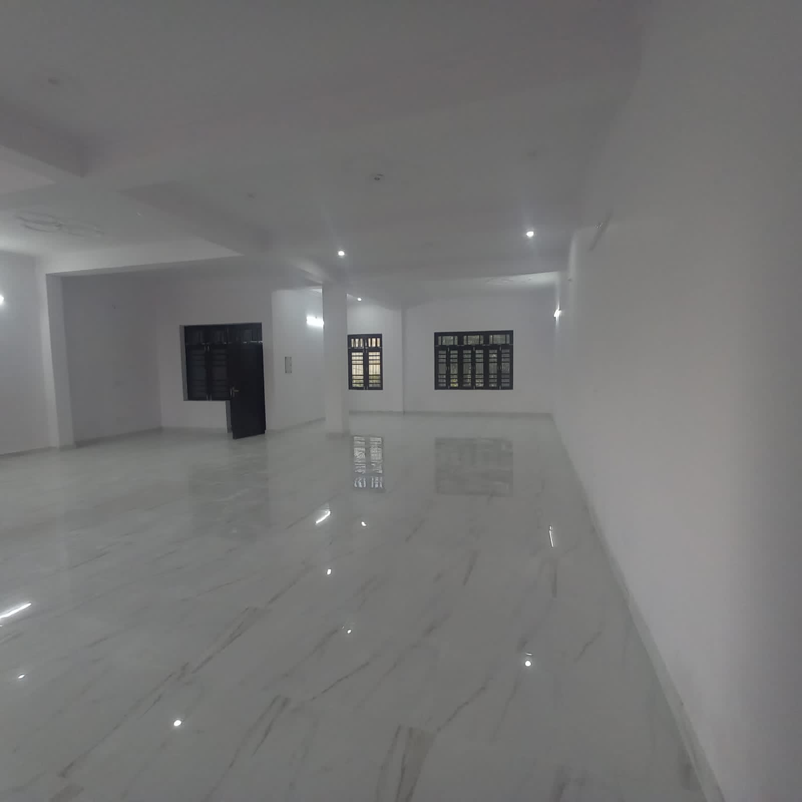 Office Space For Rent in 1700 Sqft Hall Basement C