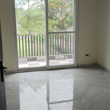 Balcony in 2.5 BHK Builder Floor at Smart World Gems, Sector 89 – for Sale