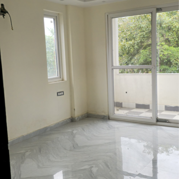 Room in 2.5 BHK Builder Floor at Smart World Gems, Sector 89 – for Sale