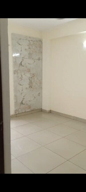 Room in 3 BHK Apartment at Panchsheel Greens II, Sector 16 Greater Noida – for Sale