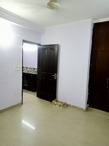 Room in 1 BHK Builder Floor at Paryavaran Complex – for Rent