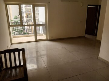Room in 3 BHK Apartment at Panchsheel Greens, Sector 16 Greater Noida – for Rent