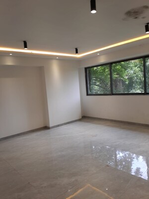 Room in  Office Space at HM 101 Boulverd, Kandivali East – for Sale