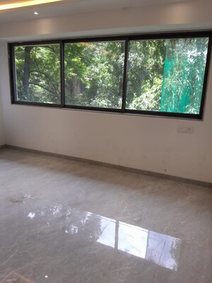 Room in  Office Space at HM 101 Boulverd, Kandivali East – for Sale