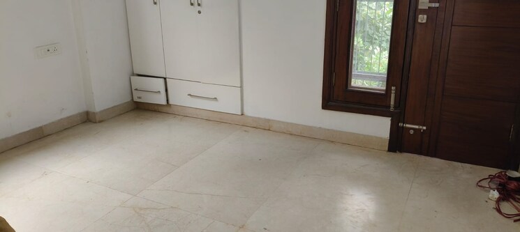 Room, shivalik colony 3 Bedroom 1800 Sq.Ft. Builder Floor In Shivalik Colony Delhi 9058674