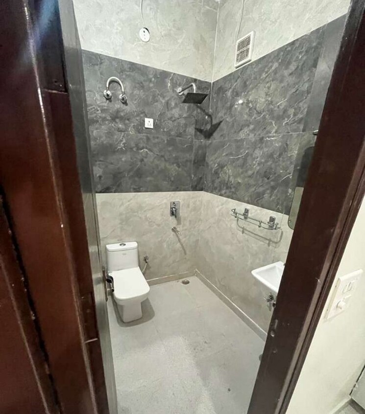 Bathroom, sector 21d 2.5 Bedroom 1400 Sq.Ft. Independent House In Sector 21d Faridabad 9058694