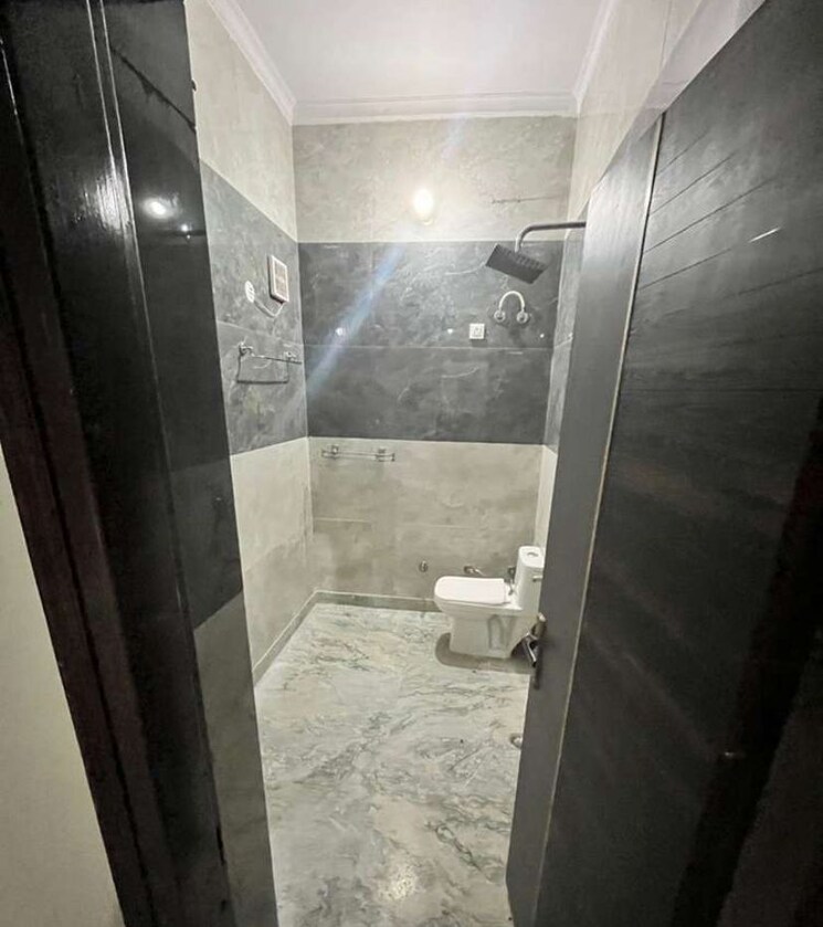 Bathroom, sector 21d 2.5 Bedroom 1400 Sq.Ft. Independent House In Sector 21d Faridabad 9058694