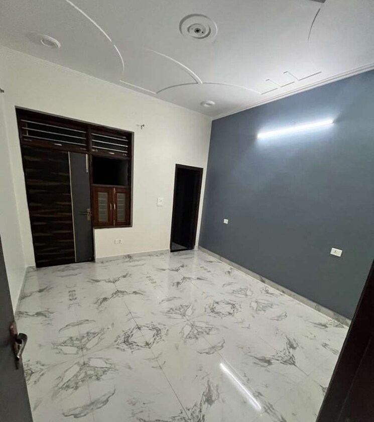 Room, sector 21d 2.5 Bedroom 1400 Sq.Ft. Independent House In Sector 21d Faridabad 9058694