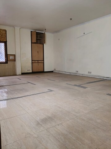 Room in  Office Space at Safdarjung Enclave – for Rent