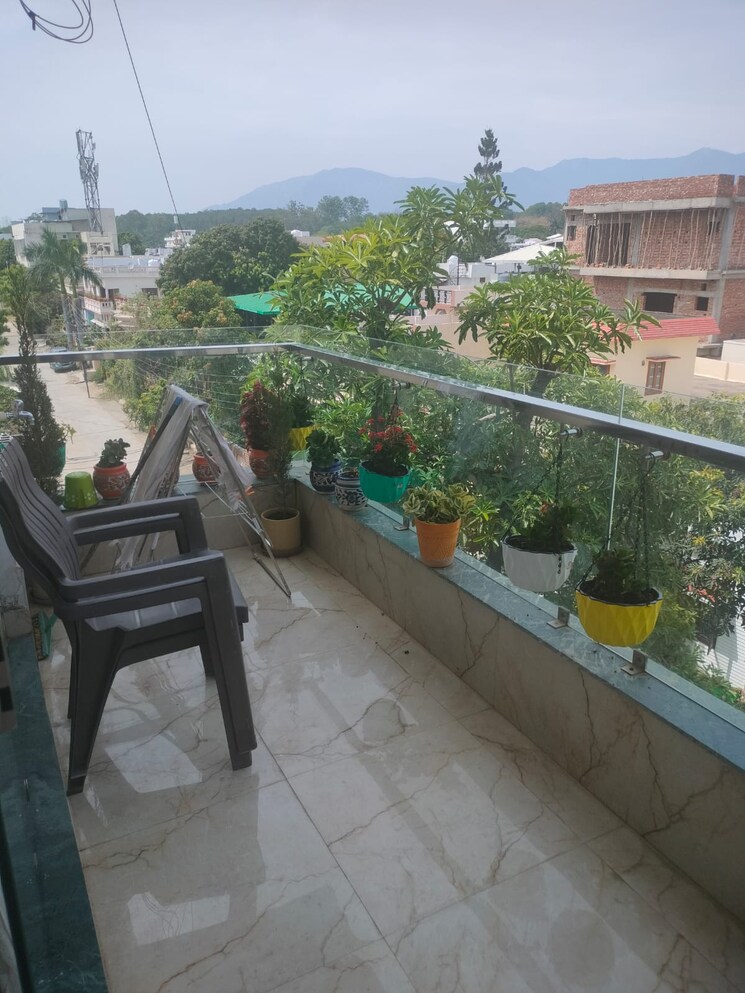 Balcony, mohit nagar 2.5 Bedroom 1800 Sq.Ft. Penthouse In Mohit Nagar Dehradun 9058713