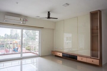 Room in 4 BHK Apartment at L&T Raintree Boulevard, Hebbal – for Rent