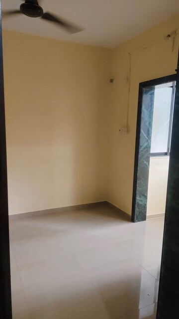 Room in 1 BHK Apartment at Vrindavan CHS Goregaon, Goregaon East – for Rent