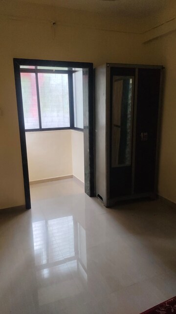 Room in 1 BHK Apartment at Vrindavan CHS Goregaon, Goregaon East – for Rent