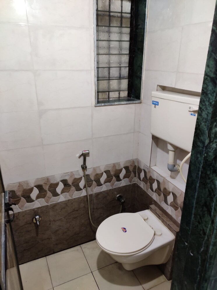 Bathroom, vrindavan-chs-goregaon 1 Bedroom 530 Sq.Ft. Apartment In Goregaon East Mumbai 9058760