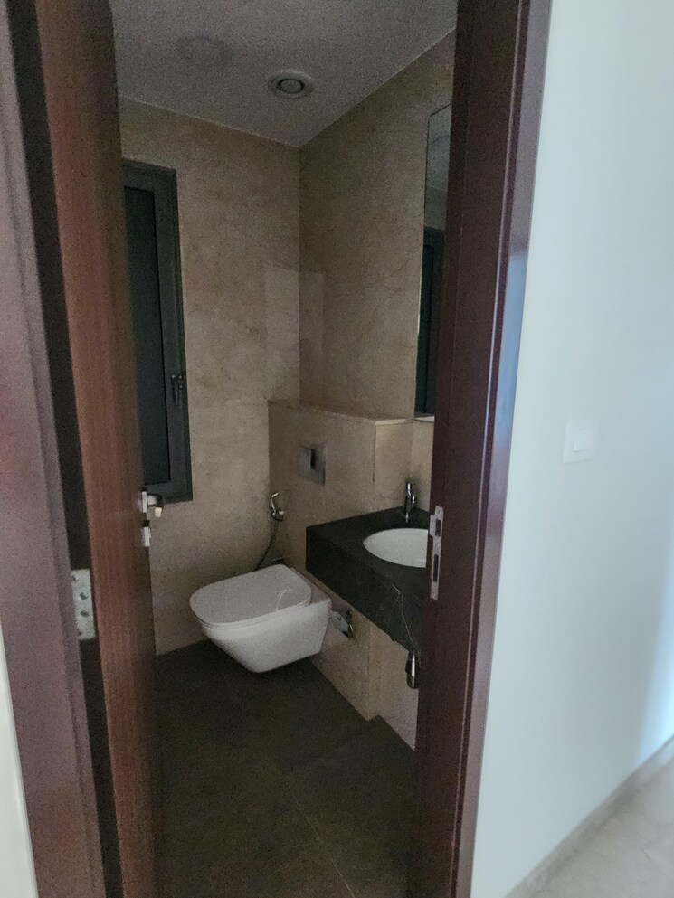 Bathroom, piramal-mahalaxmi 3 Bedroom 1451 Sq.Ft. Apartment In Mahalaxmi Mumbai 9058804