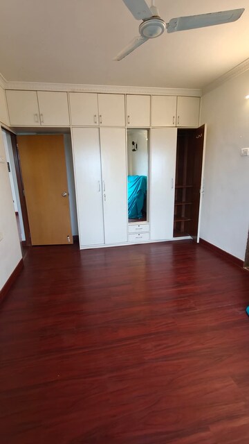Room in 3 BHK Apartment at Andheri West – for Rent