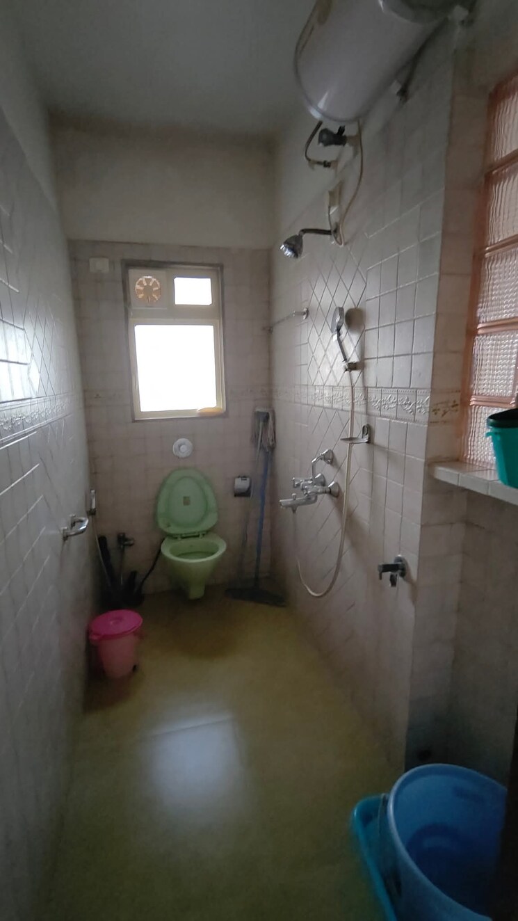 Bathroom, andheri west 3 Bedroom 1100 Sq.Ft. Apartment In Andheri West Mumbai 9058817