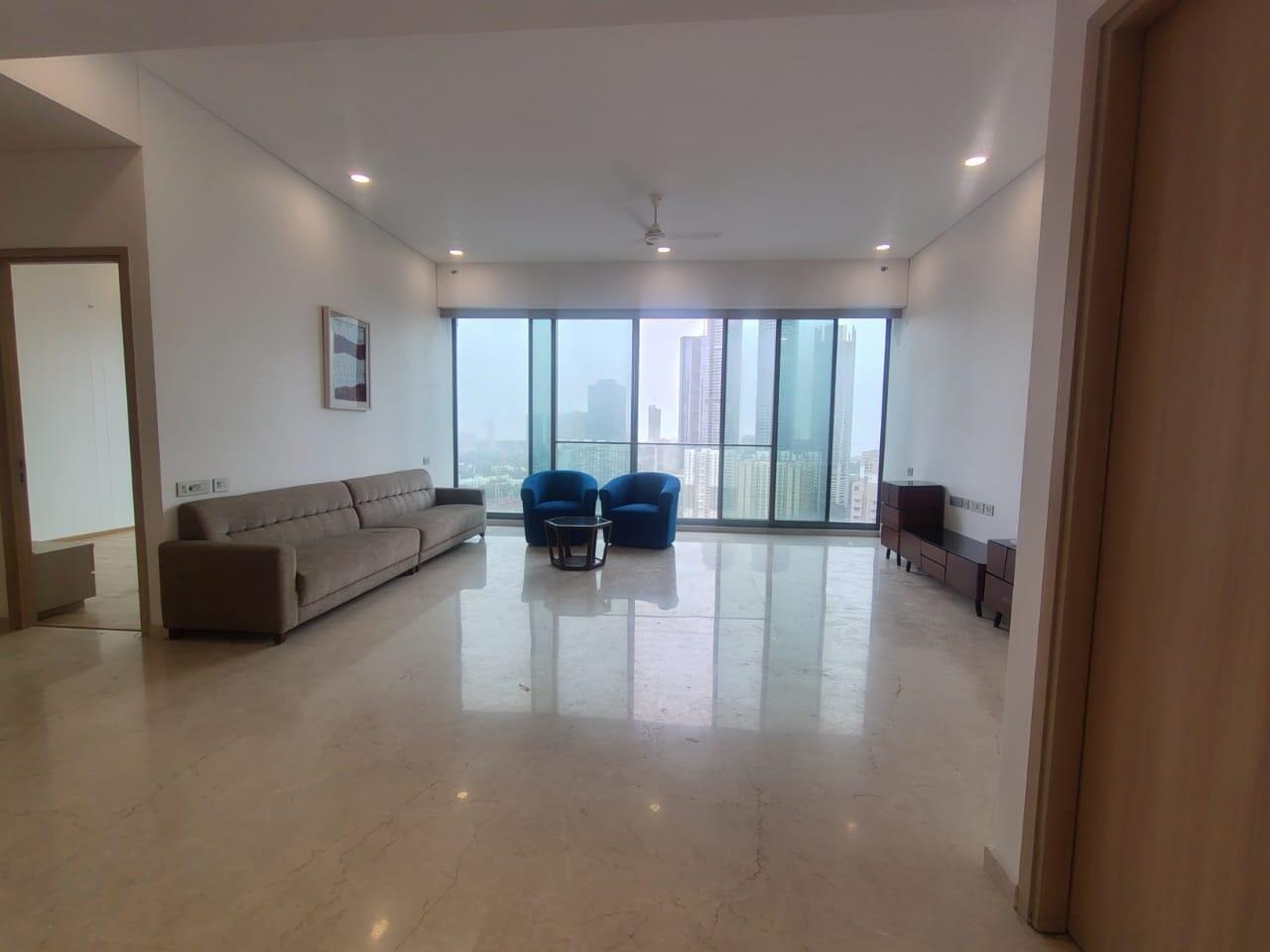 4 BHK + Servant Room Apartment For Rent in Rustomjee Crown