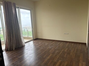 Room in 4 BHK Apartment at L&T Crescent Bay T2, Parel – for Rent