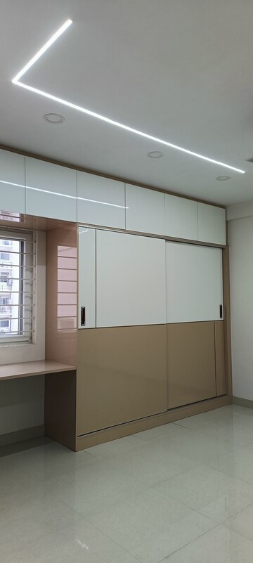 Room in 3 BHK Apartment at SMR Vinay Iconia Hyderabad, Kondapur – for Rent