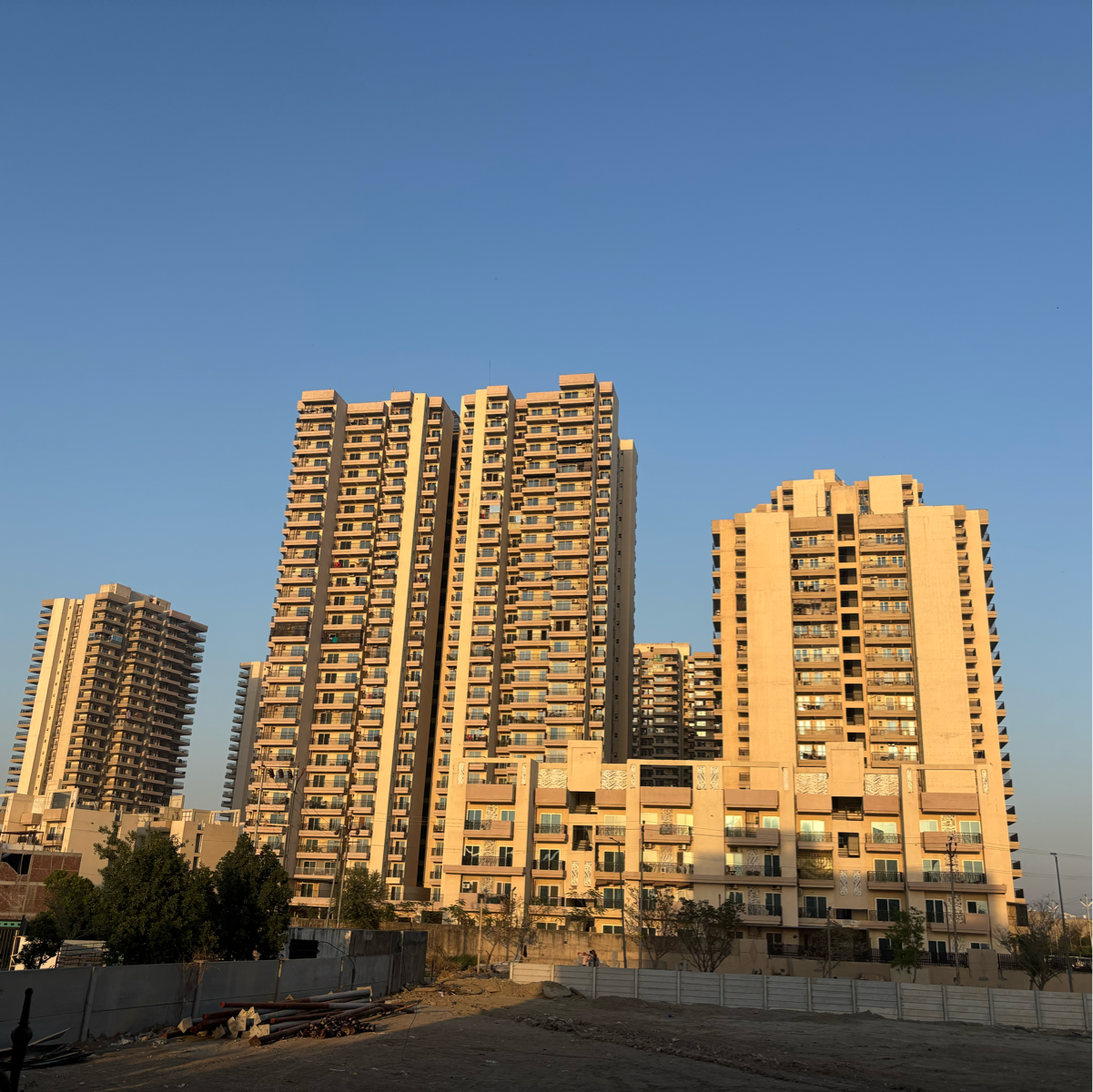 Plot For Sale in Gaur Yamuna City 2nd Park View