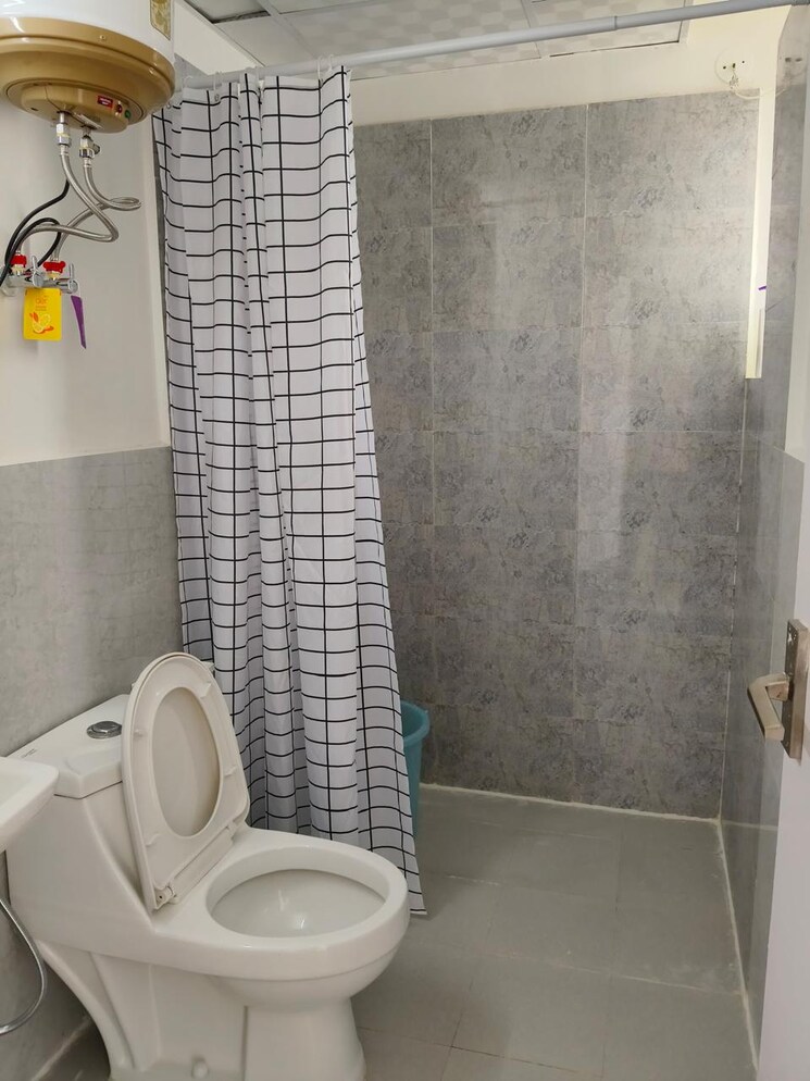 Bathroom, suncity-avenue-76 2 Bedroom 682 Sq.Ft. Apartment In Sector 76 Gurgaon 9058880