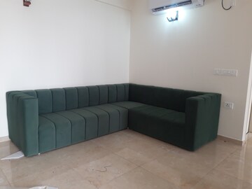 Room in 3 BHK Apartment at Pakhowal Road – for Rent