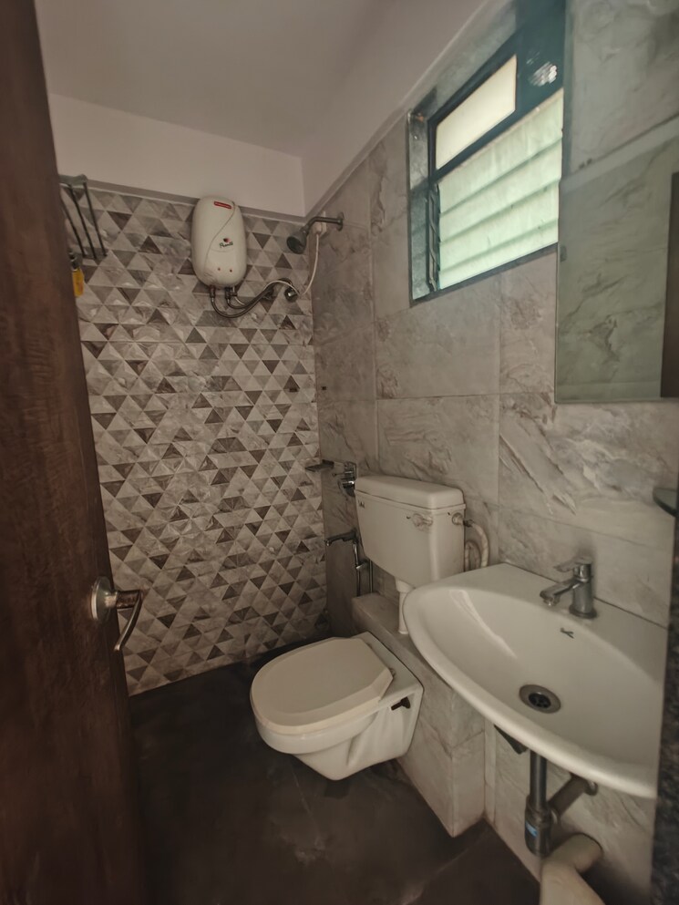 Bathroom, ishwar-bliss 2 Bedroom 1100 Sq.Ft. Apartment In Nerul Navi Mumbai 9058895