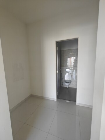 Room in 3 BHK Apartment at L And T Seawoods Residences, Seawoods – for Rent