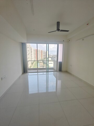 Room in 3 BHK Apartment at L And T Seawoods Residences, Seawoods – for Rent