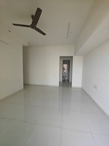 Room in 3 BHK Apartment at L And T Seawoods Residences, Seawoods – for Rent